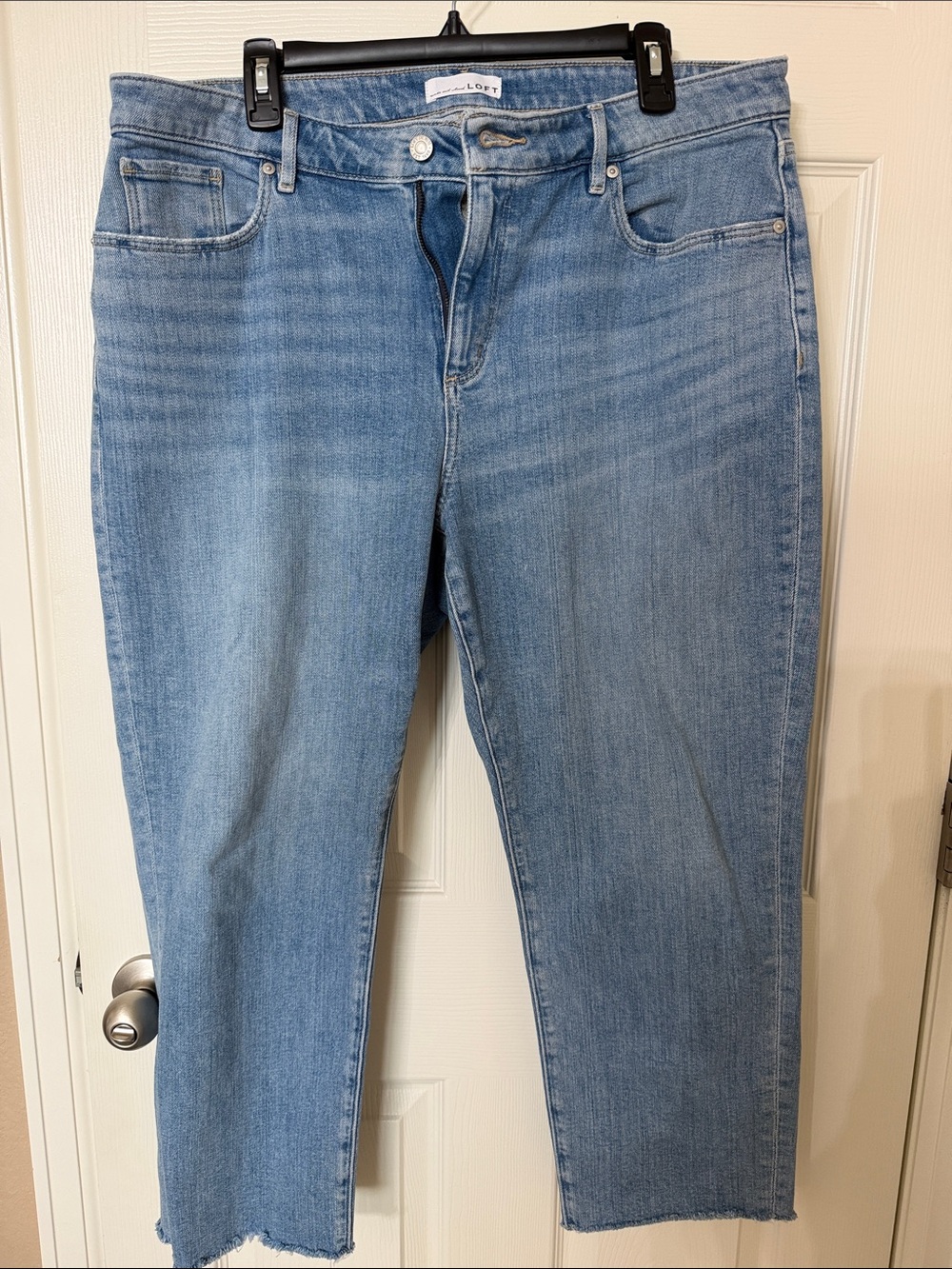 LOFT The Curvy Super Soft Girlfriend Light Cropped Jeans
